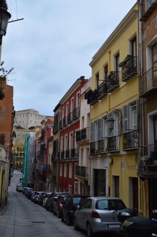 Domu 600 - Suite Mini Appartamento Cagliari Centro Storico 외부 사진