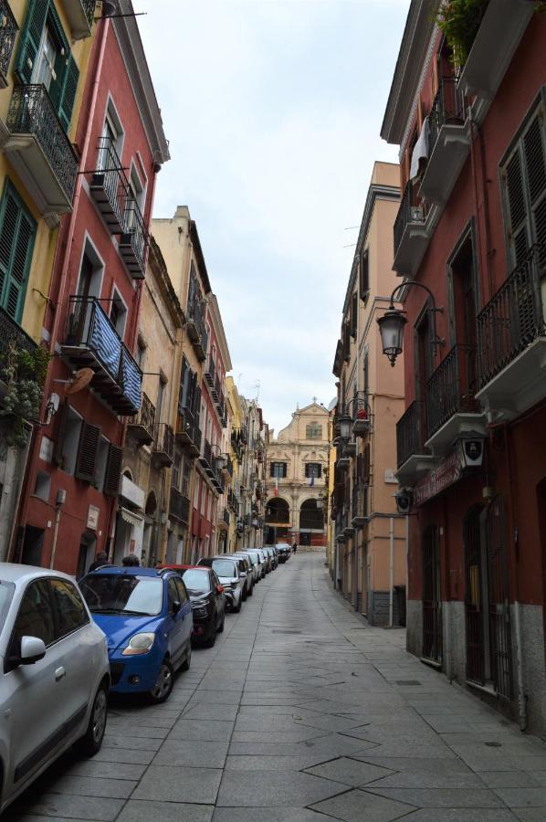 Domu 600 - Suite Mini Appartamento Cagliari Centro Storico 외부 사진